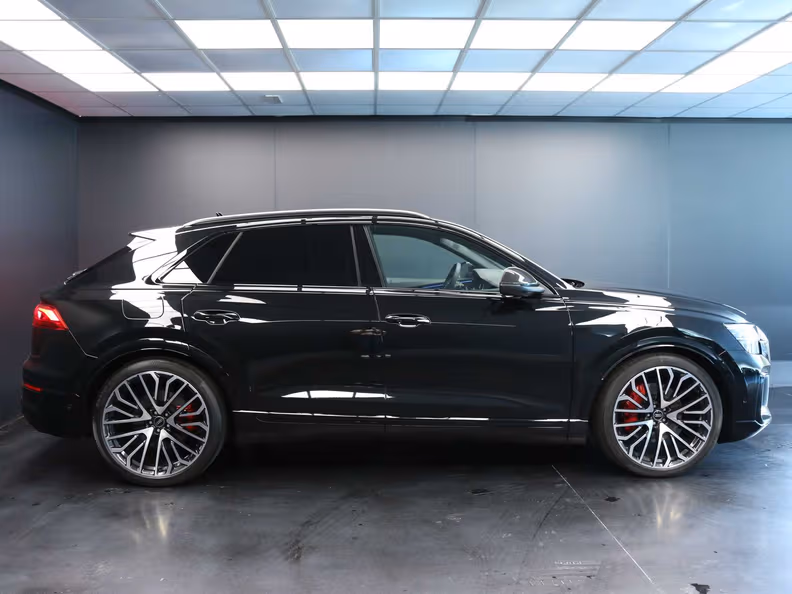 Audi Q8 - 12