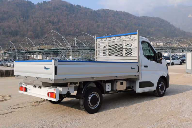 Nissan Interstar - 7