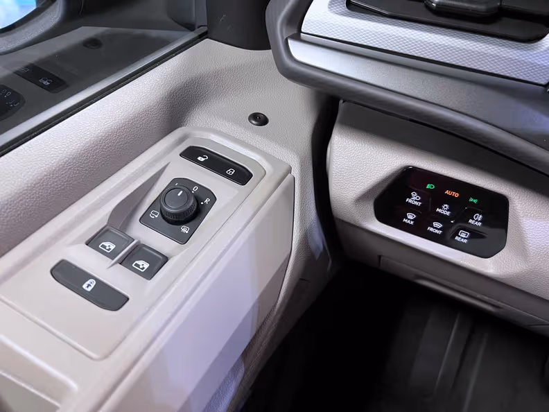 Volkswagen Caravelle - 31