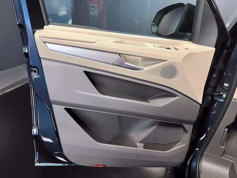 Volkswagen Caravelle - 28