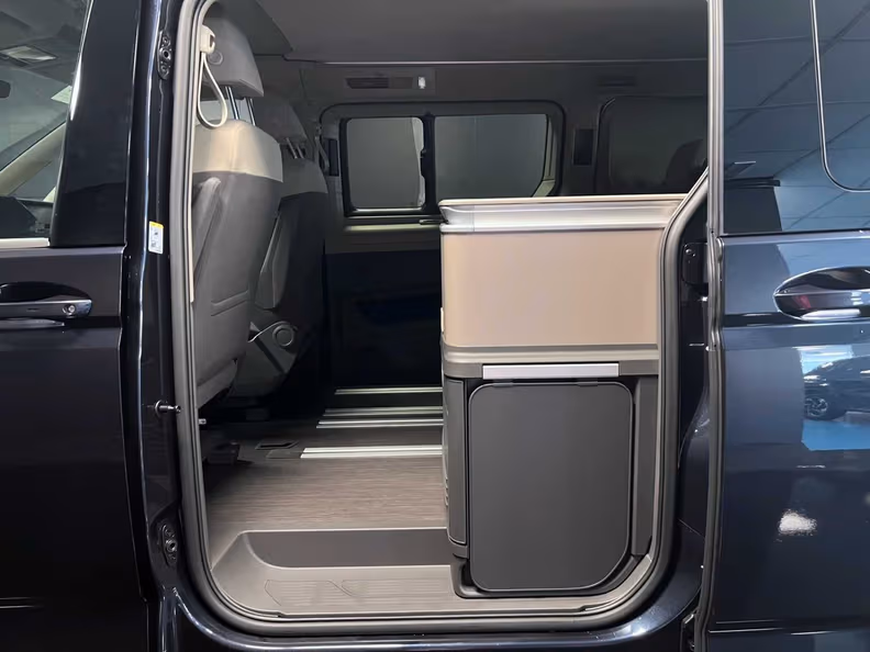 Volkswagen Caravelle - 5