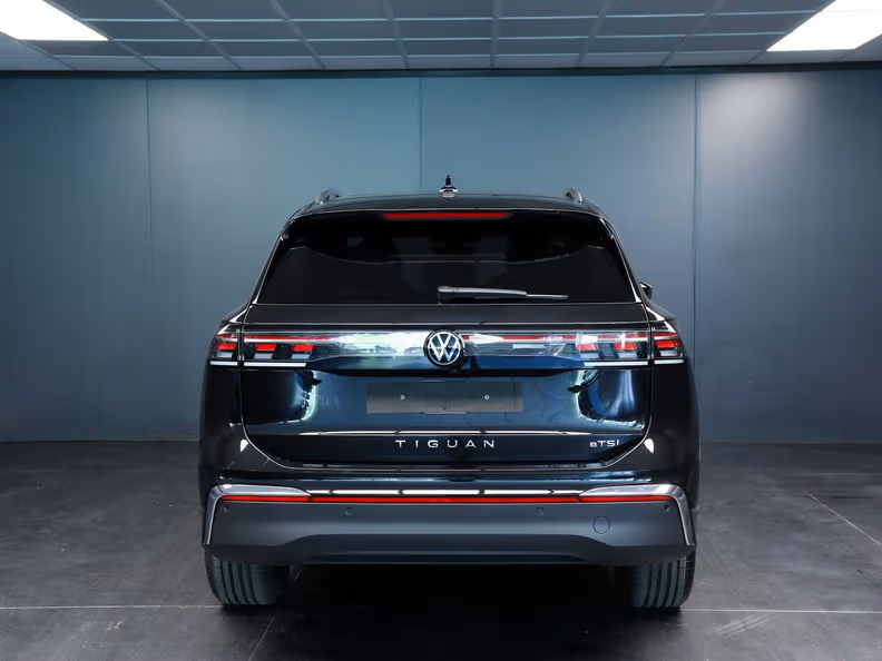 Volkswagen Tiguan - 10