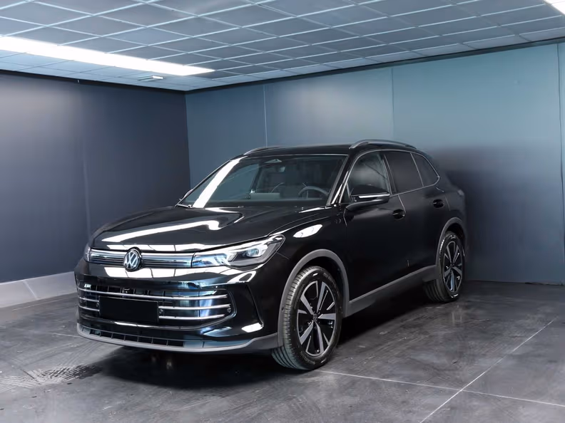 Volkswagen Tiguan - 1