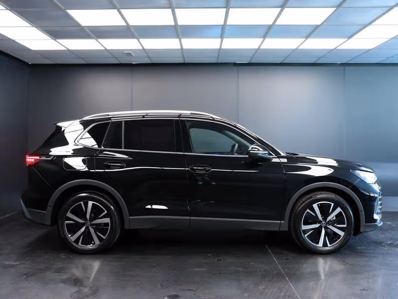 Volkswagen Tiguan - 12