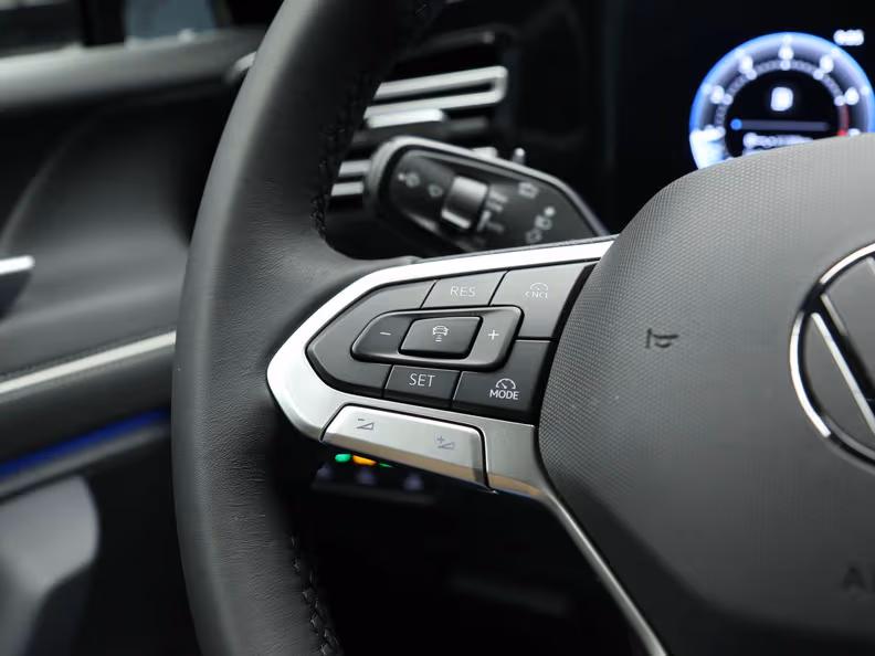 Volkswagen Tiguan - 36