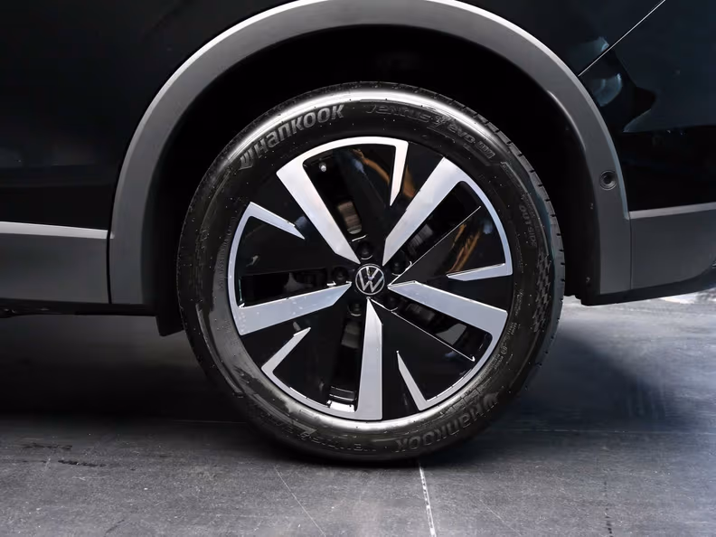 Volkswagen Tiguan - 8