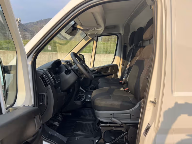 Toyota Hiace - 3