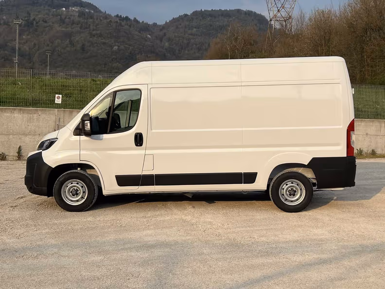 Toyota Hiace - 12