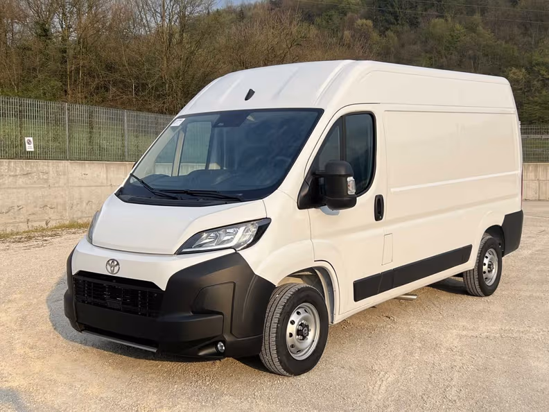 Toyota Hiace - 1