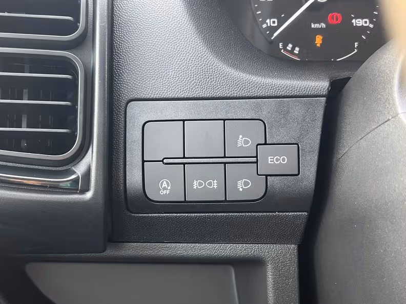 Toyota Hiace - 25
