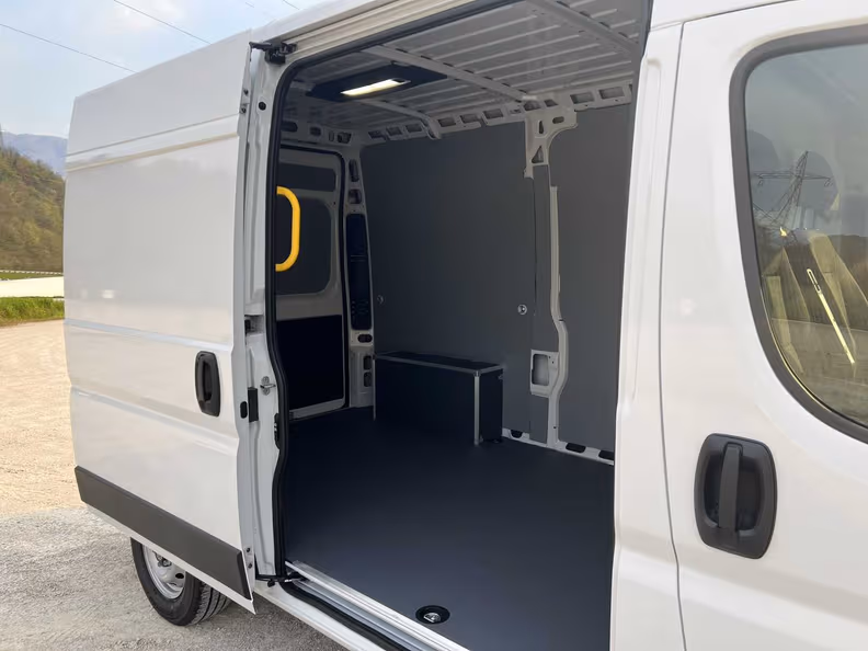 Toyota Hiace - 29