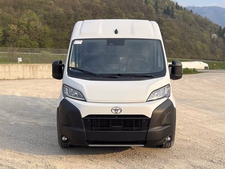 Toyota Hiace - 9