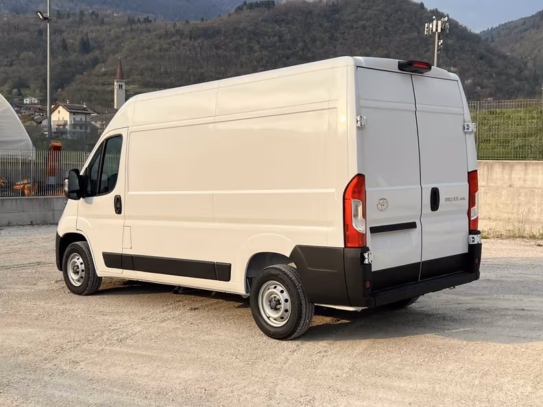 Toyota Hiace - 6