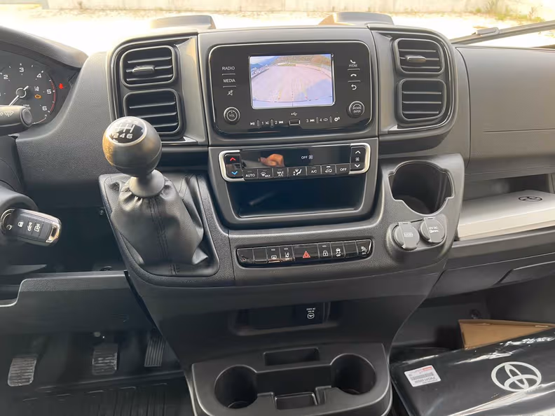 Toyota Hiace - 20