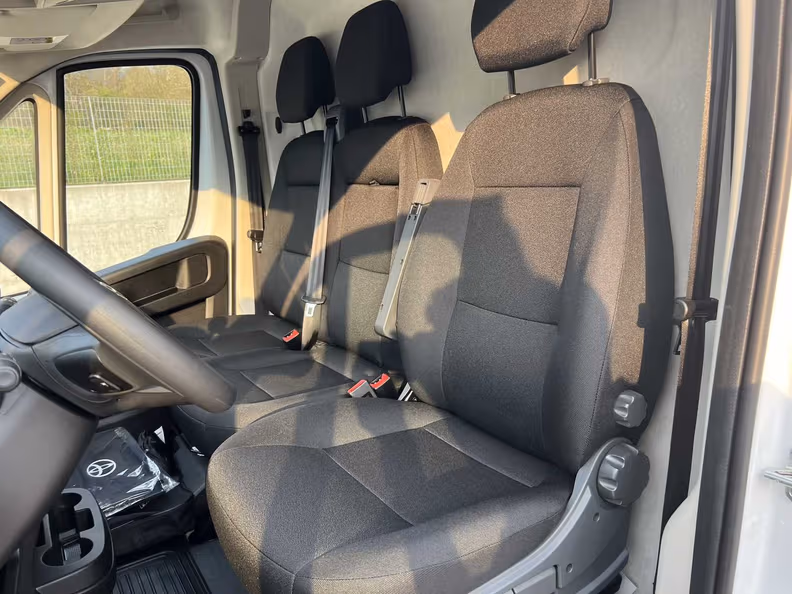 Toyota Hiace - 13