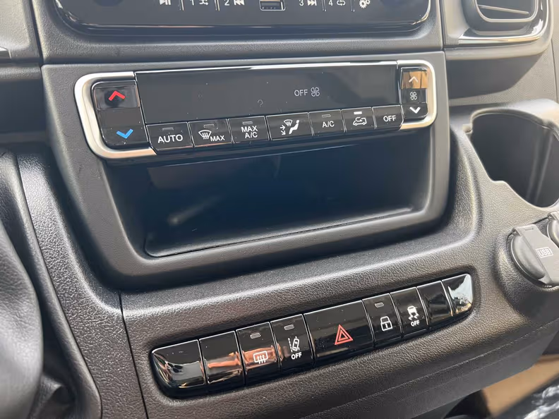 Toyota Hiace - 35