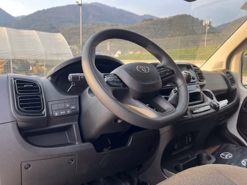 Toyota Hiace - 14