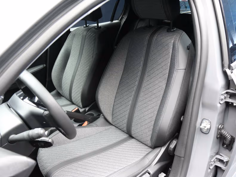 Peugeot 208 - 15