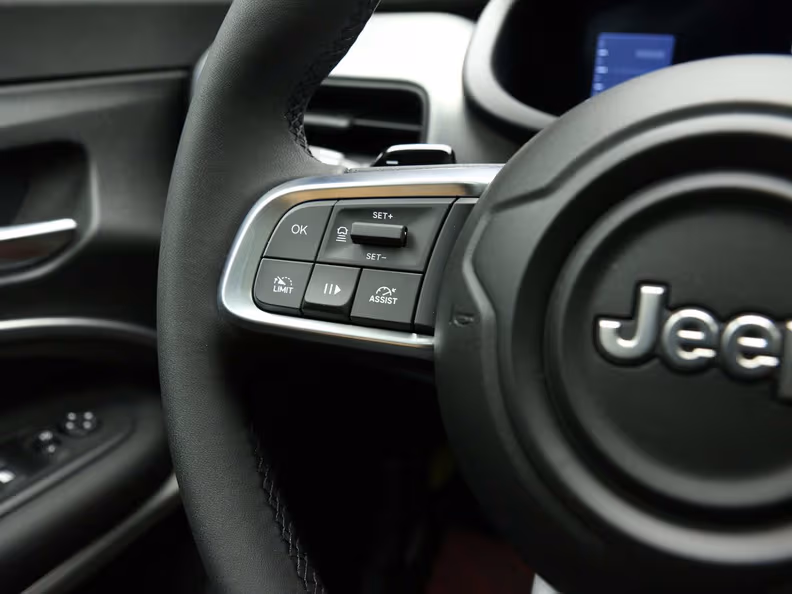 Jeep Renegade - 32
