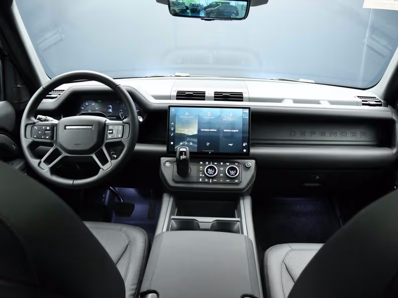 Land Rover Defender - 4