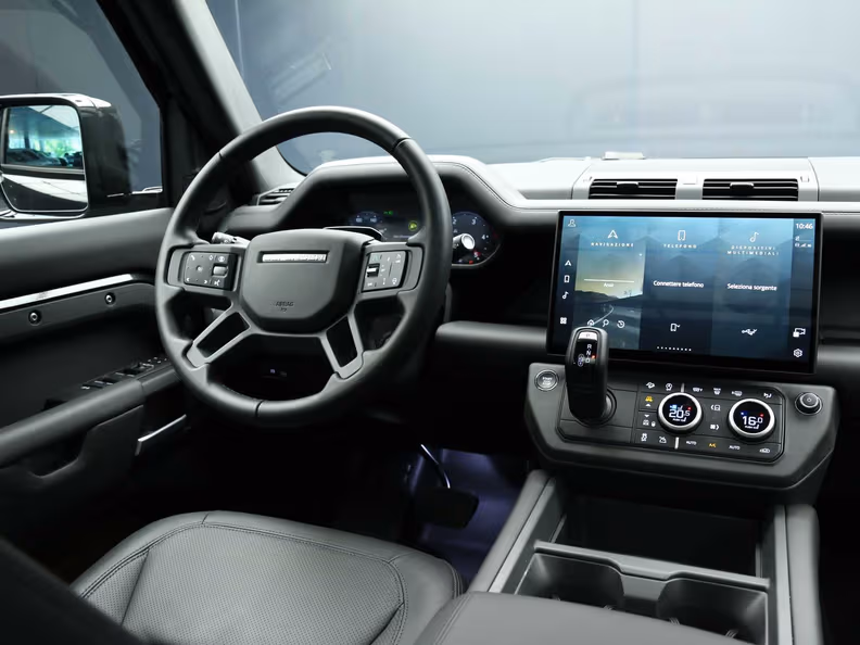 Land Rover Defender - 25