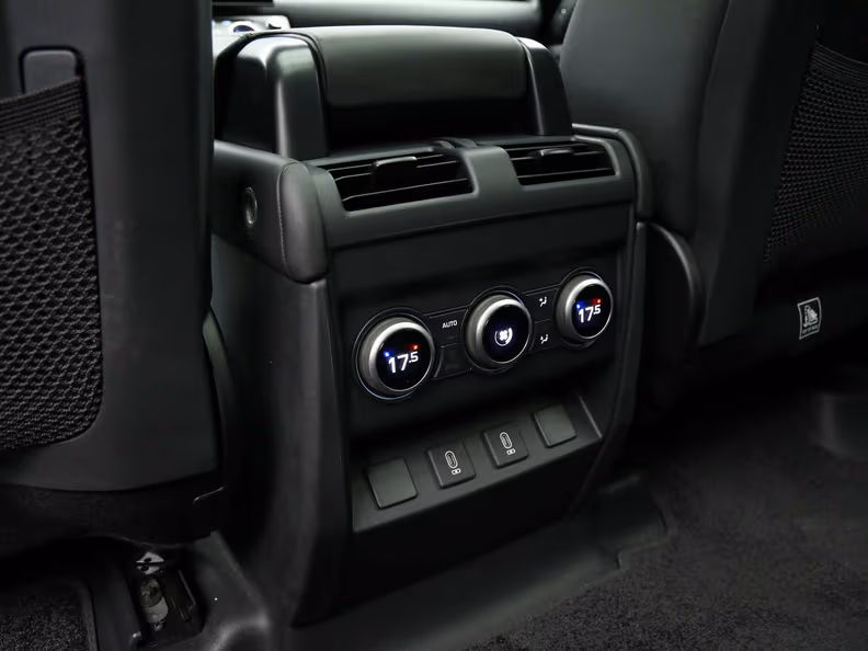 Land Rover Defender - 24
