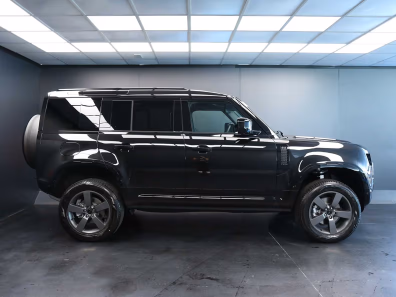Land Rover Defender - 12