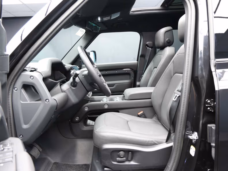 Land Rover Defender - 3