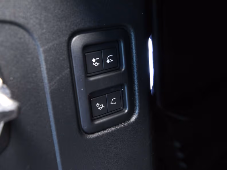 Land Rover Defender - 16