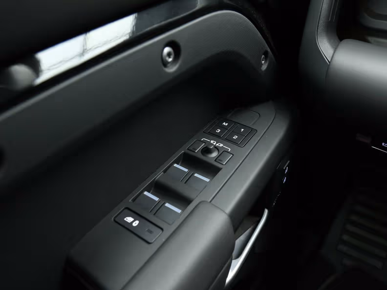 Land Rover Defender - 37