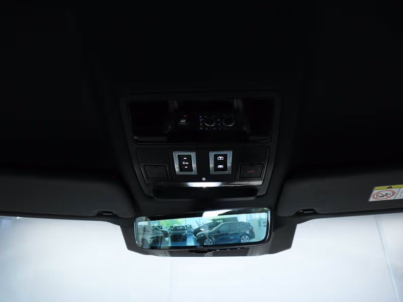 Land Rover Defender - 28