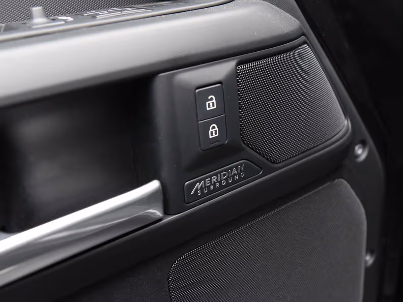 Land Rover Defender - 20