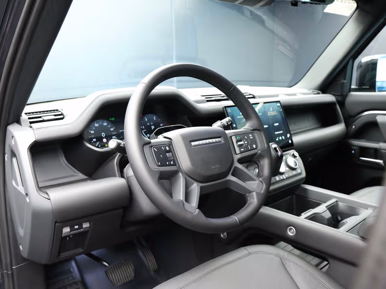 Land Rover Defender - 27