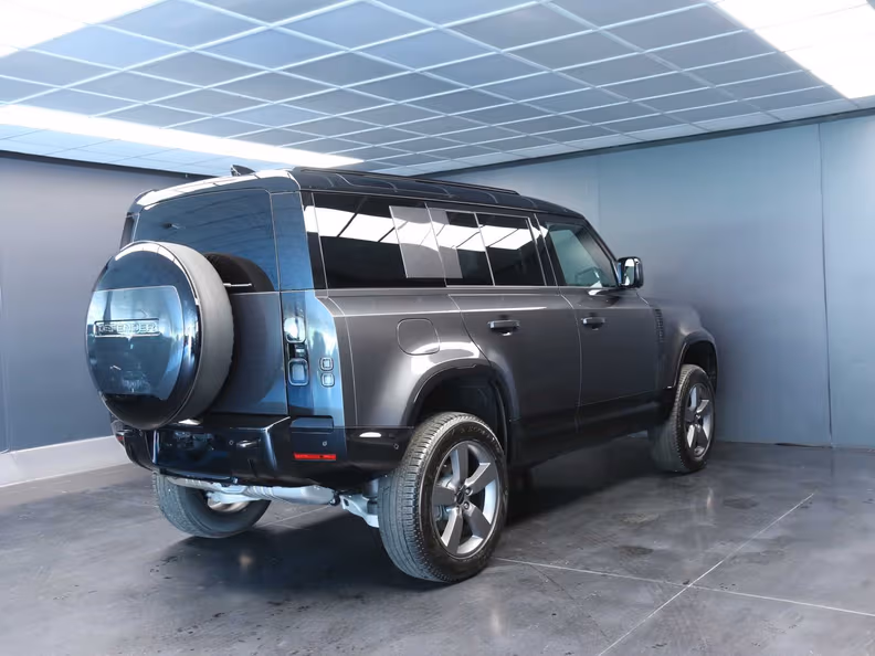 Land Rover Defender - 7