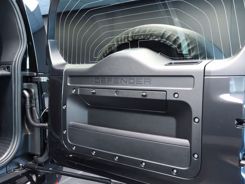 Land Rover Defender - 14