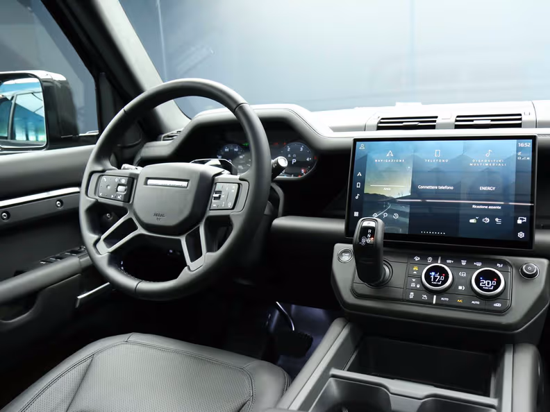 Land Rover Defender - 19