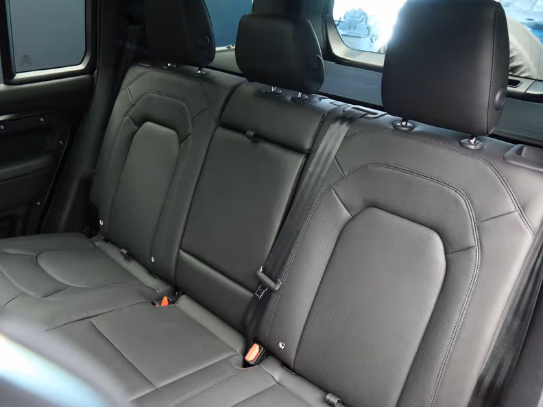Land Rover Defender - 16