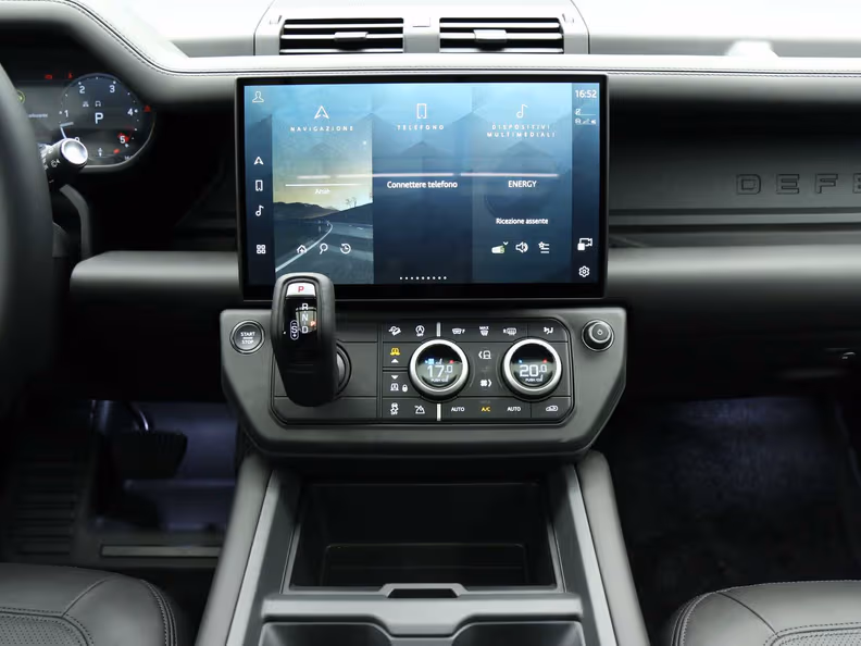 Land Rover Defender - 22