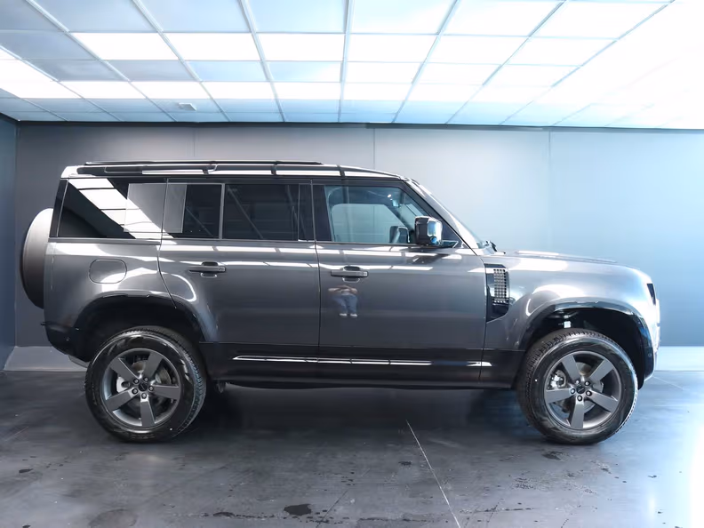 Land Rover Defender - 12
