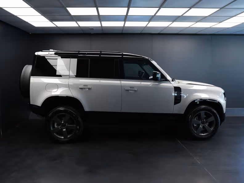 Land Rover Defender - 11