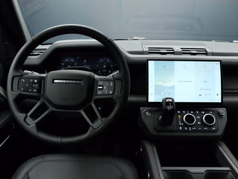 Land Rover Defender - 4