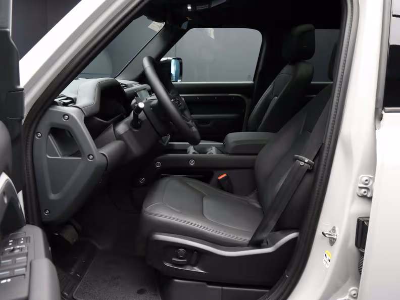 Land Rover Defender - 3