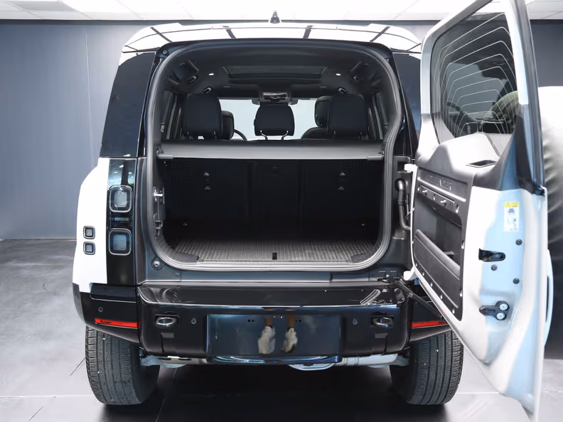 Land Rover Defender - 16