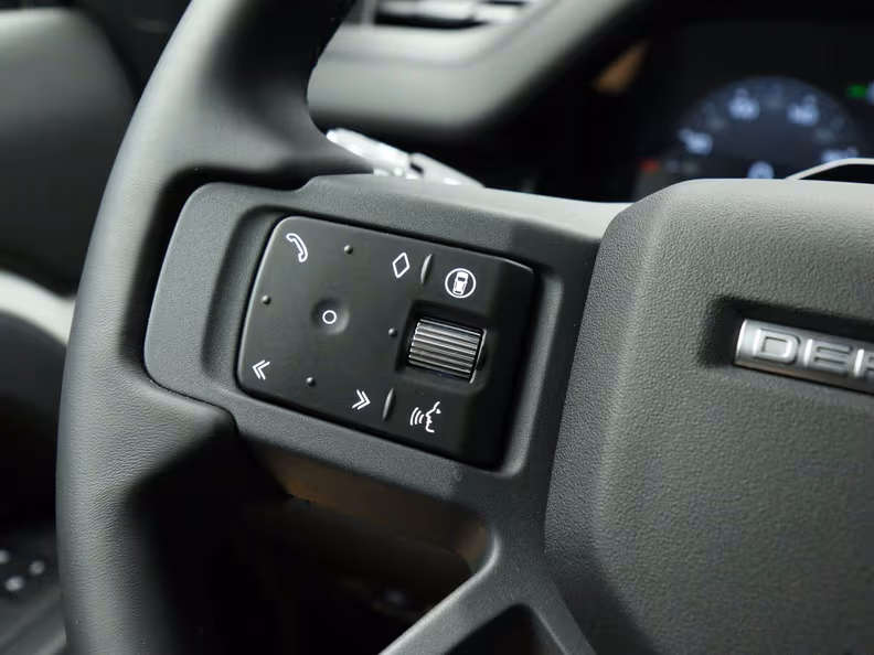 Land Rover Defender - 25