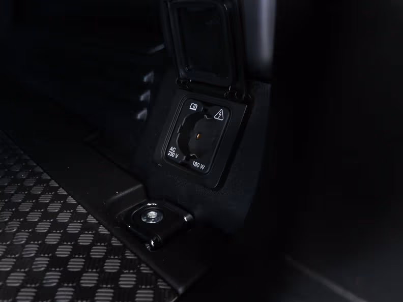 Land Rover Defender - 18