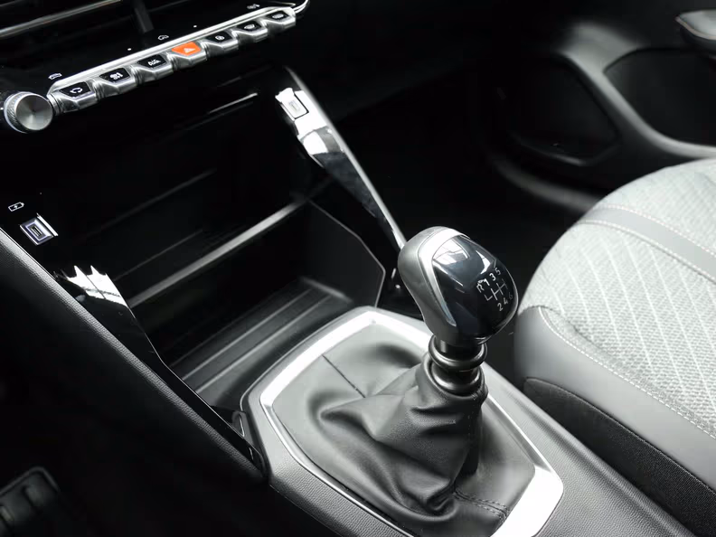 Peugeot 208 - 16