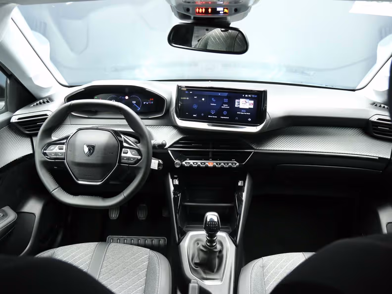 Peugeot 208 - 3