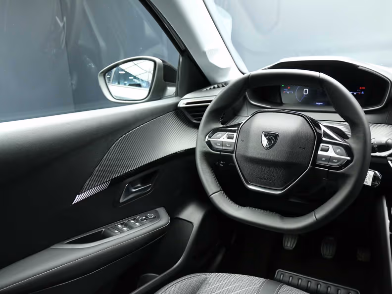 Peugeot 208 - 14