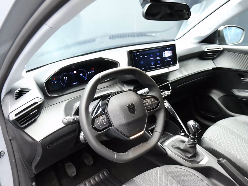 Peugeot 208 - 13