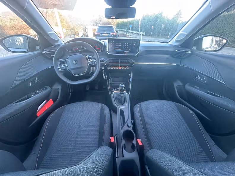 Peugeot 208 - 15